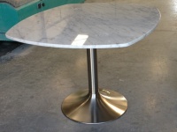 White Carrara Marble Table on a brushed aluminium support Approsine Bristot 56