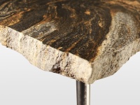Edna: table basse en granit magma finition brute
