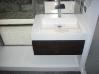 Vasque en Jambage sur mesure en Quartz Bianco Assoluto posée à Marseille.
Forme de pente style lavoir et finition avec coupe d'onglet à 45°