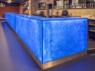 Comptoir de bar sur mesure rétro éclairé en verre Ocean blue Magna