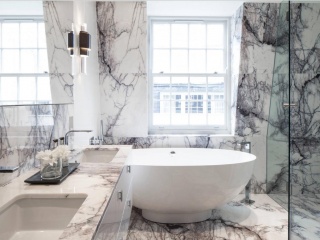 Salle de bains en marbre blanc Lilla
